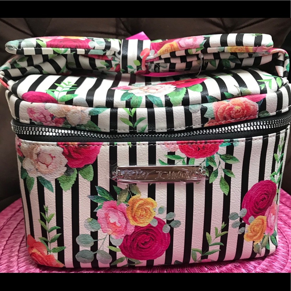 NWT Betsey Johnson Bow Traincase make up case